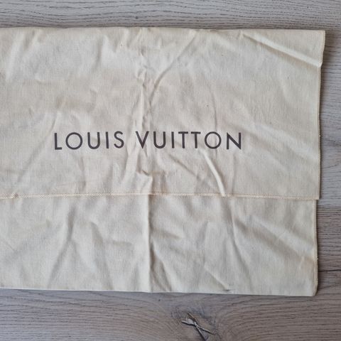 Louis Vuitton dust bag 37cm x 26cm