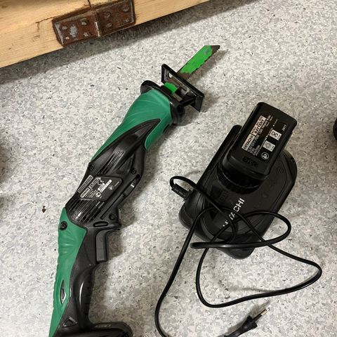 Hitachi multisag CR 10 DL m/ lader og 2 batteri