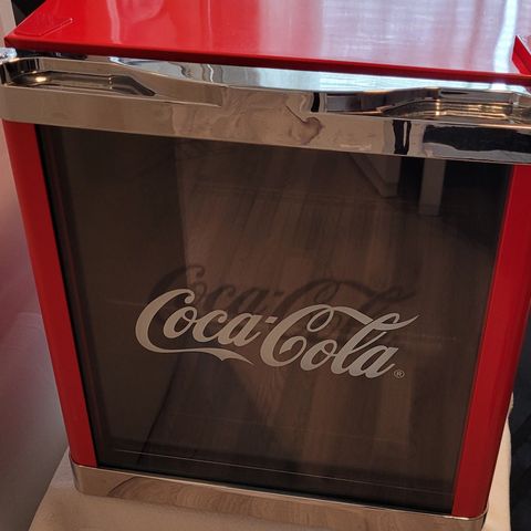 Coca-Cola Cool Cube kjøleskap 50 ltr