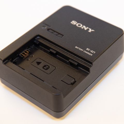 Sony batterilader BC-QZ1