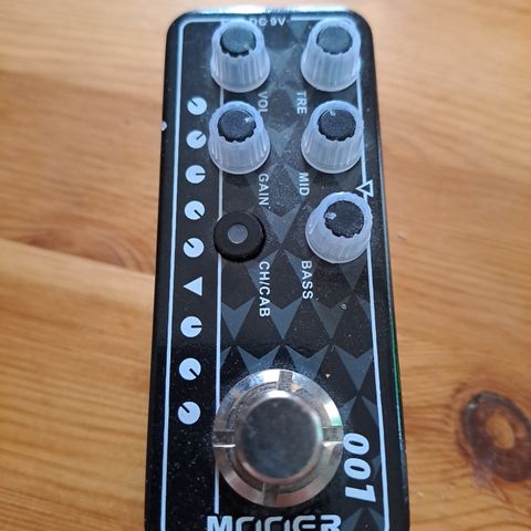 Mooer Gas station preamp pedal
