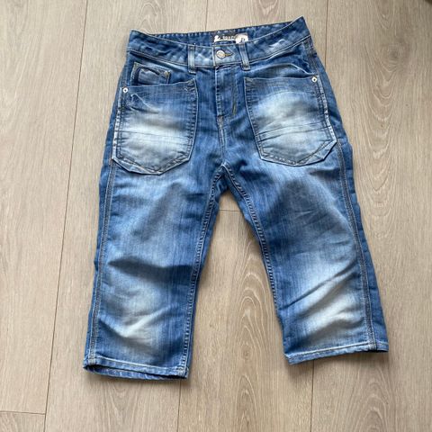 Stilig shorts str 12-13 år