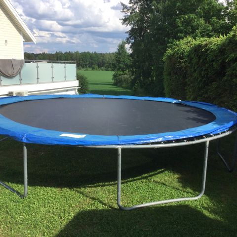 Stor trampoline  4 m. Selges 500kr