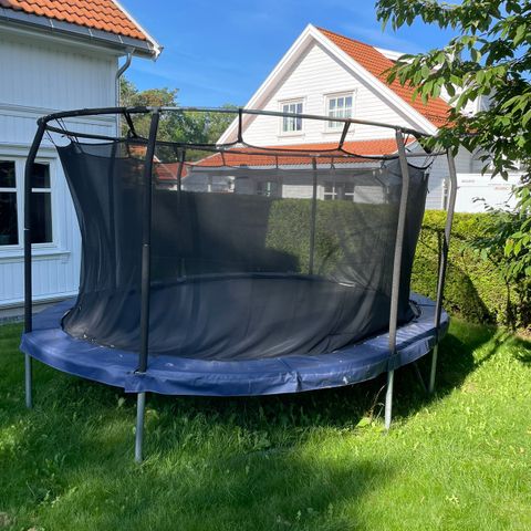 Stor Jumpking oval trampoline selges