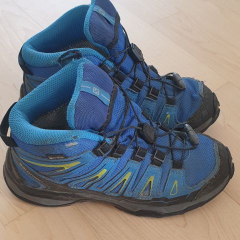 Salomon Goretex i str 32-33