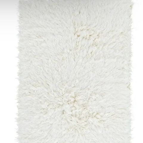 FLUFFY FLOKATI TEPPE FRA SLEEPO I HVIT 300X400