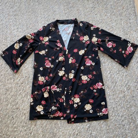 Nydelig kimono/cardigan fra Happy Holly