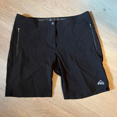 Ubrukt sort turshorts fra McKinley, 44