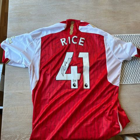Signert Arsenal drakt av Declan Rice