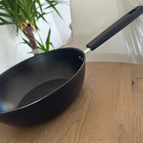 Fiskars Hardface wok panne