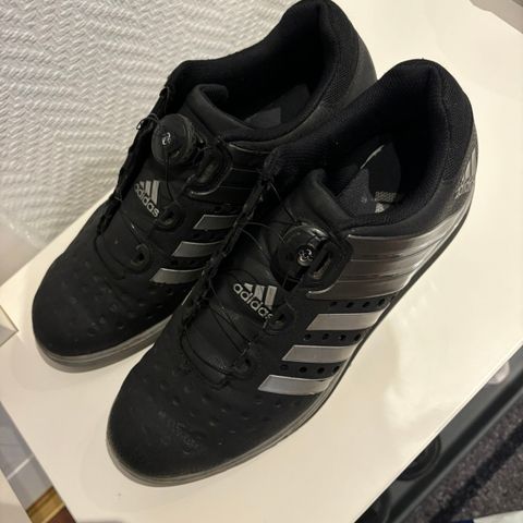 Adidas løfte sko