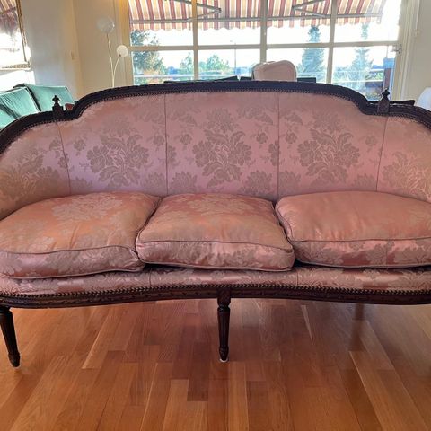 Antikk sofa/rokokko stil selges rimelig