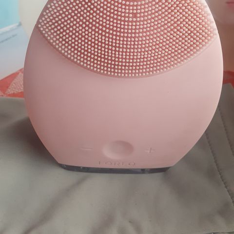 FOREO Luna Facial Cleansing & Anti-Aging in 1 device