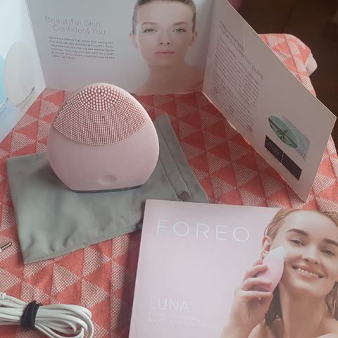 FOREO Luna Facial Cleansing & Anti-Aging in 1 device