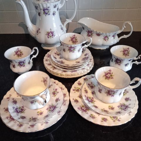 Royal Albert,  Sweet Violets