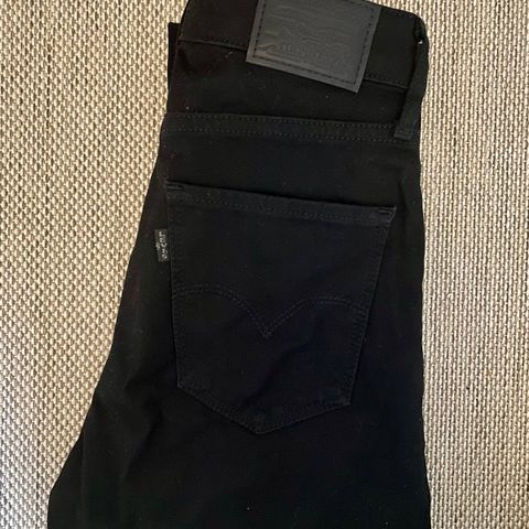 Levis High rise skinny 25/32