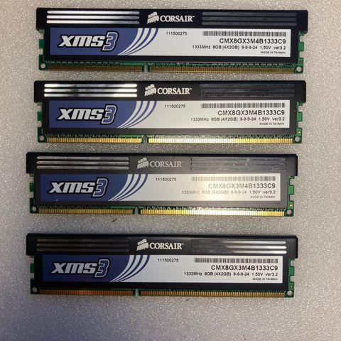 4x2GB Corsair XMS3 DDR3-1333 C9
