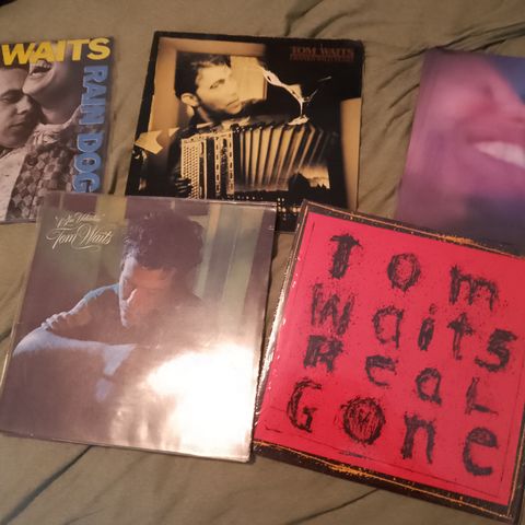 En samling med Tom Waits vinyl skiver