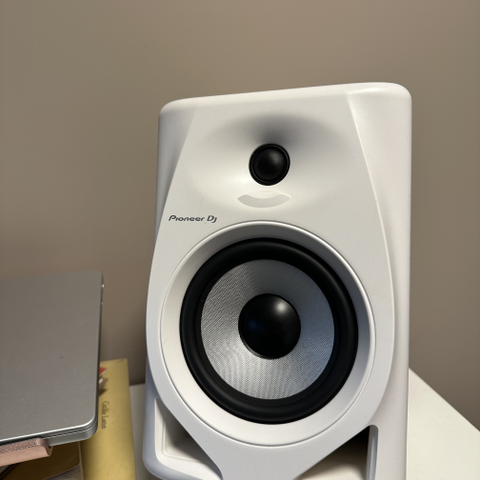 Pioneer DJ DM-50D Active Monitor Speakers, White - Nearly New