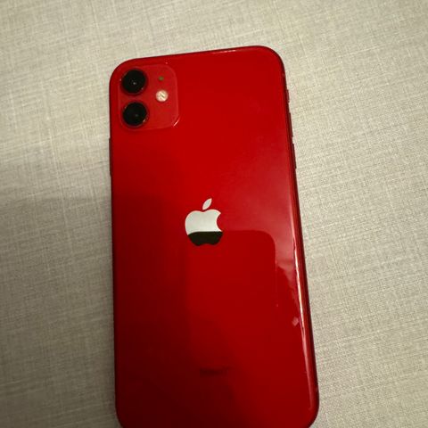 iPhone 11 rød m/ beige lommebokdeksel av skinn