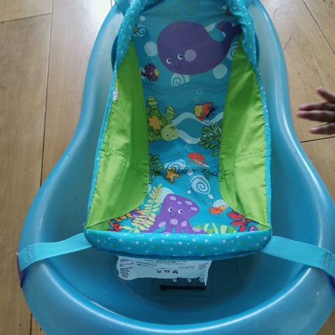 Baby bath tub (infant to 2 years)