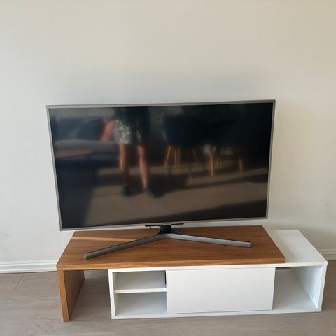 TV-benk