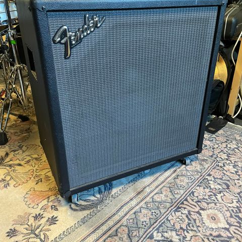 Fender BXR115 kabinett