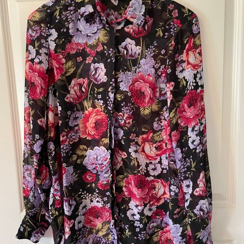 Ginatricot blomstret bluse