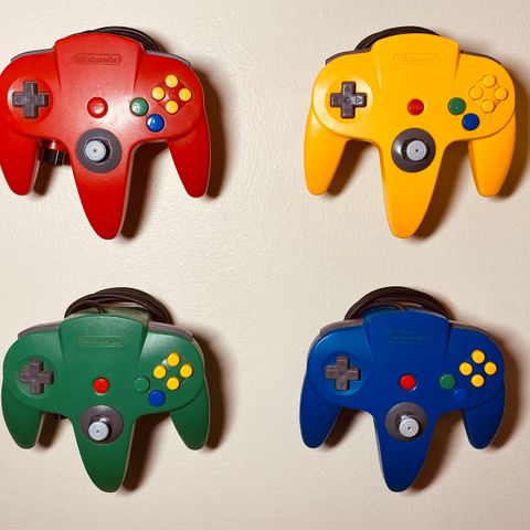 Røde, Gule, Grønne, Blå og Grå kontrollere til Nintendo 64