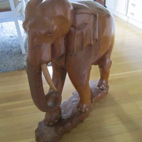 Elefant i teak