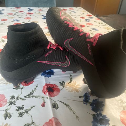 Nike mercurial superfly V Ag-Pro sort/rosa