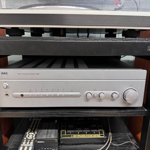 Nad c352 stereo forsterker.