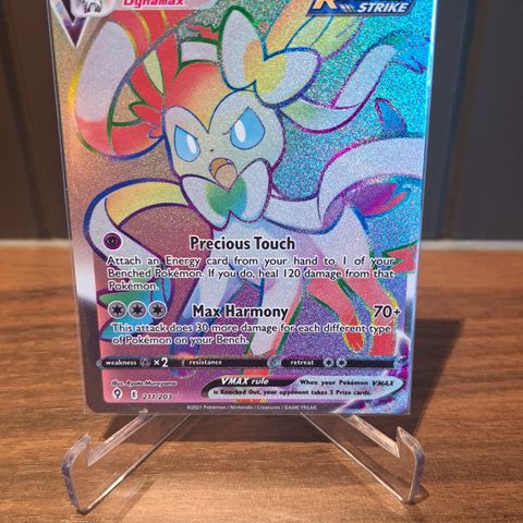 Sylveon VMAX - 211/203