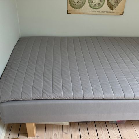 (NY lavere pris)IKEA 120 seng pent brukt