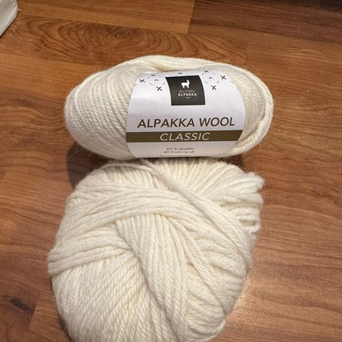 Selger Alpakka Wool Classic fra Du Store Alpakka