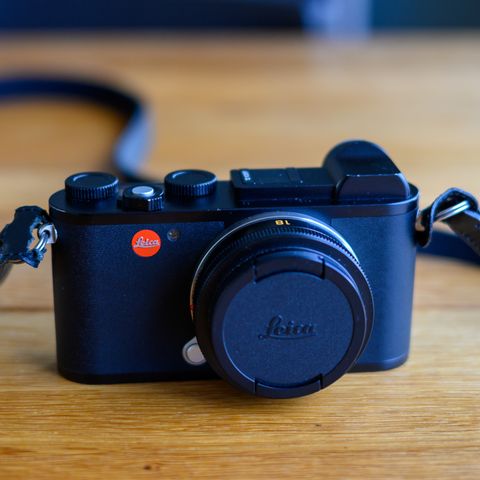 HALV PRIS: Leica CL med Leica 18 mm f/2.8