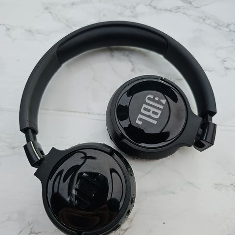 JBL Tune Bluetooth headset