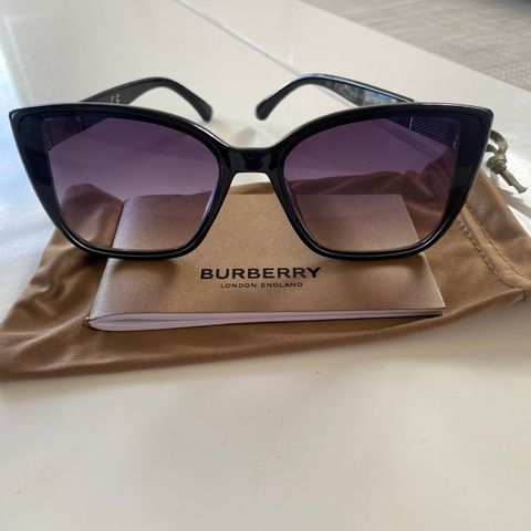 Burberry solbriler inkludert frakt