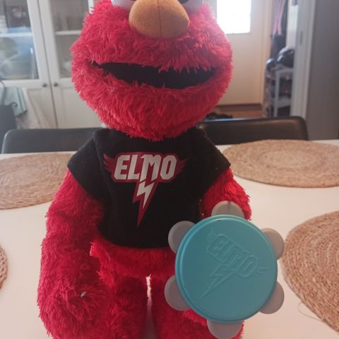 Elmo "let's rock" fra sesam stasjon.