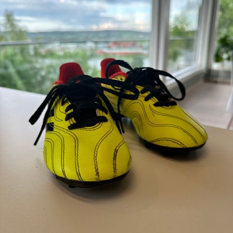 Adidas fotballsko str 30