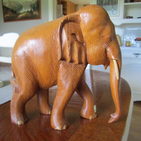 Elefant i teak