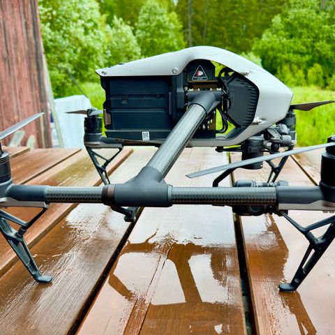 DJI Inspire 2 med mye utstyr