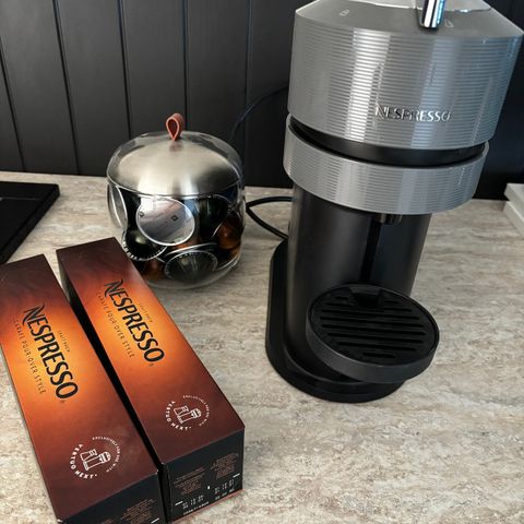 Kaffemaskin fra Nespresso, Vertuo Next D Mørk Grå