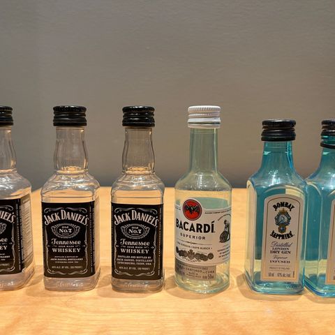 Flaske / EMPTY plastic bottles (x6) of 50ml