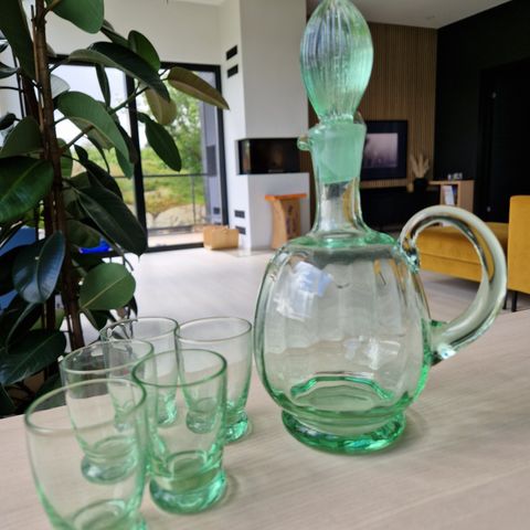 Karaffel med 5 glass i grønt glass