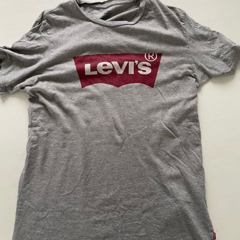 3 levi’s shirts