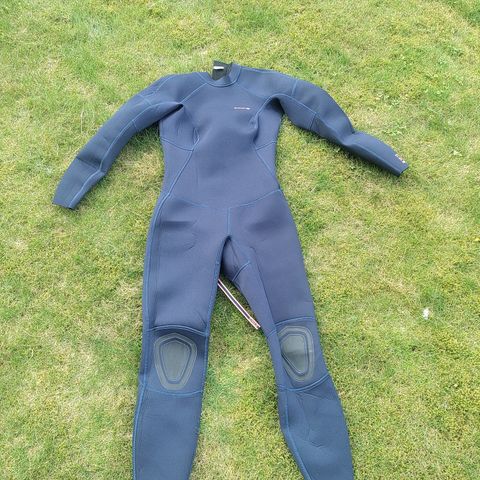 Knapt brukt våtrakt / wetsuit