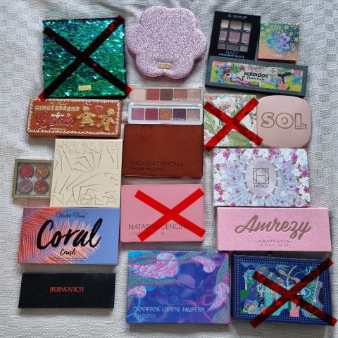 Selling a bunch of eyeshadow palettes