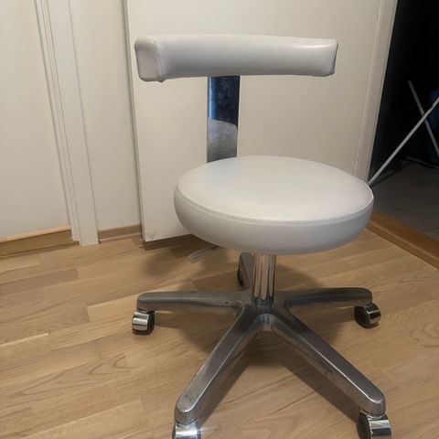 Behandling stol