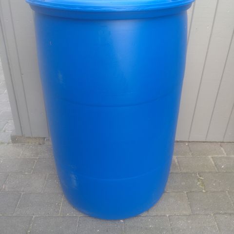 200 ltr plastfat selges